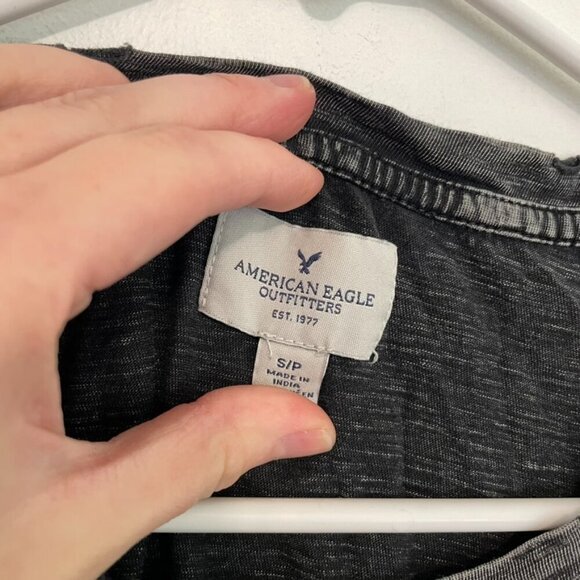 AMERICAN EAGLE Destroyed Pocket T-Shirt Black Ripped Rips Short Sleeve Crop Top - Picture 4 of 10